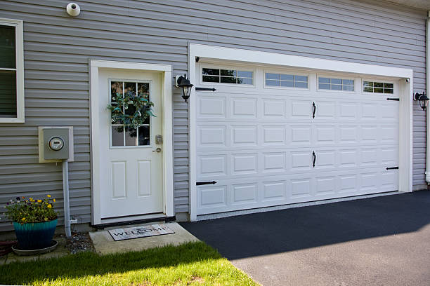 24/7 Emergency Garage Door Panel Replacement experts in Williamsburg, FL